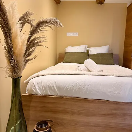 La Pierre Dorée - Popular, Elegant, Fully Equipped
