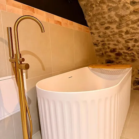 La Pierre Dorée - Popular, Elegant, Fully Equipped
