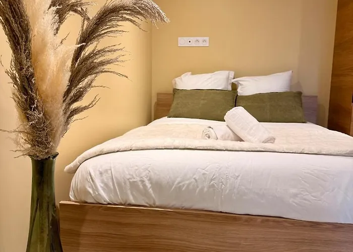 La Pierre Dorée - Popular, Elegant, Fully Equipped